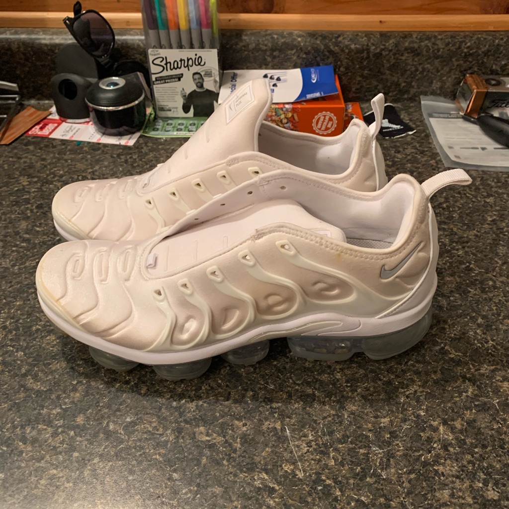 Nike Air Vapormax Plus White Size 11 Preowned